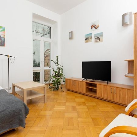 Downtown Studio Apartment By The Park By Noclegi Renters Warszawa Eksteriør billede